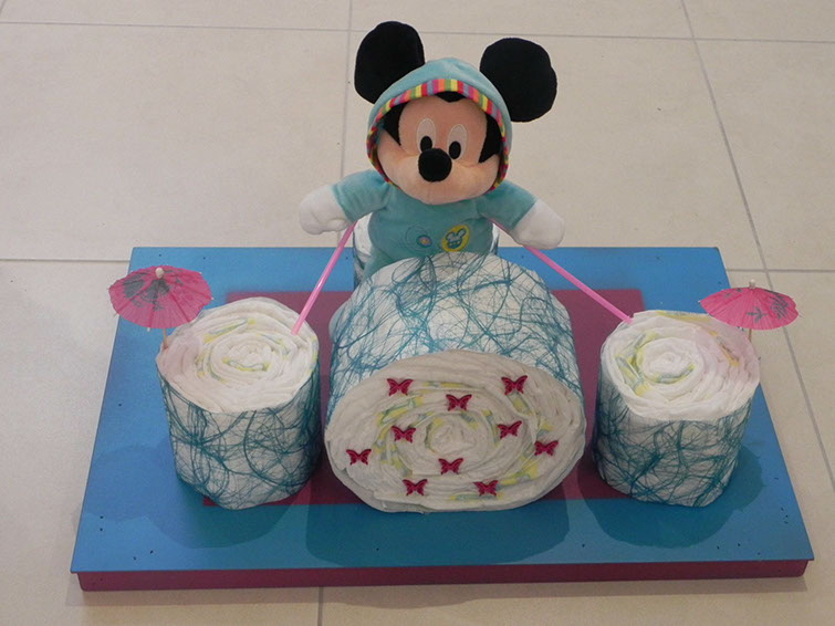 Gateau de couche avec mickey