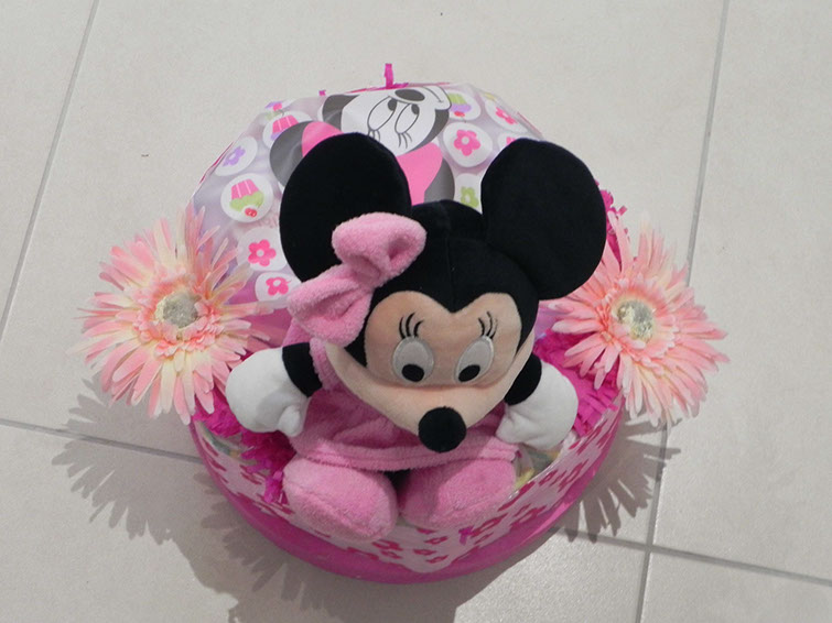 gateau de couches garni avec Minnie